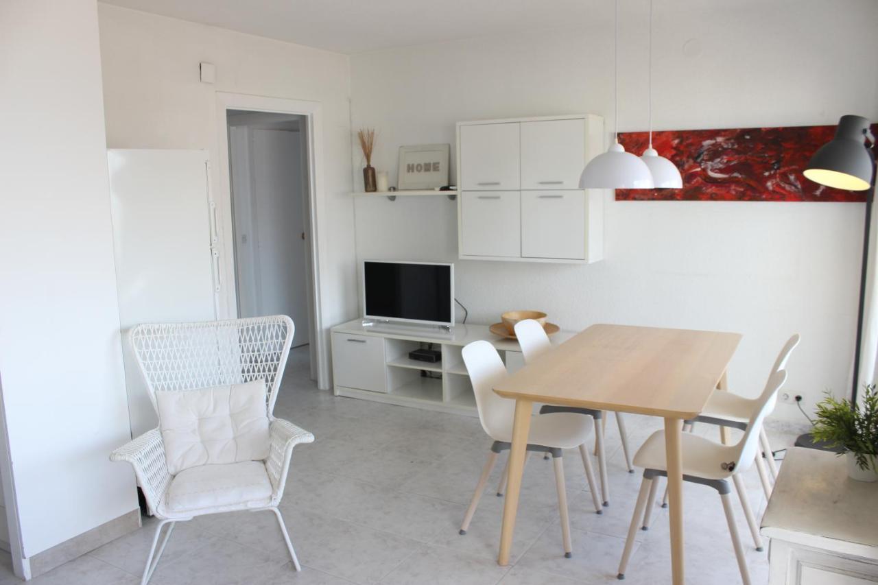 Beautiful Apartment In Front Of Beach, Pool, View Росес Екстериор снимка