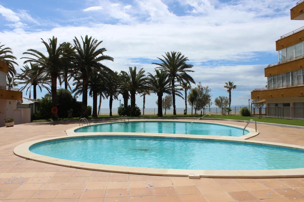Beautiful Apartment In Front Of Beach, Pool, View Росес Екстериор снимка