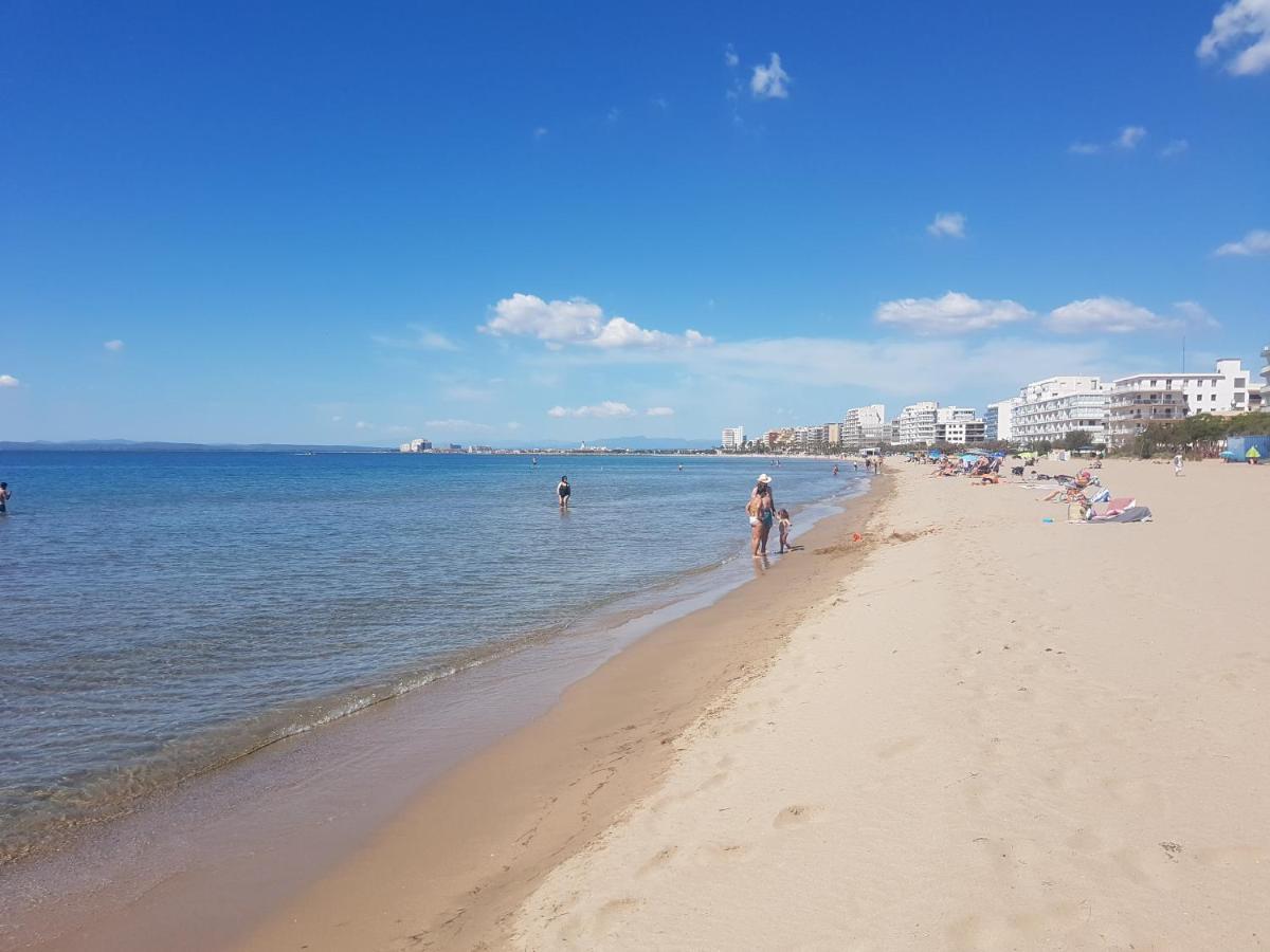 Beautiful Apartment In Front Of Beach, Pool, View Росес Екстериор снимка